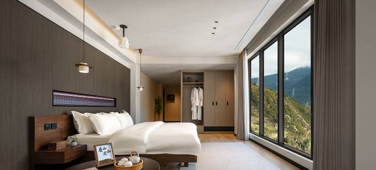 看山是山·隐奢·悬崖观景民宿(康定情歌广场店)图片