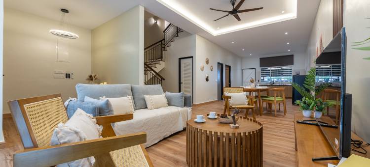 【La Ferringhi Villa】25 pax/Courtyard/Backyard/Bathtub/Pool Table/Mahjong/BBQ Grill/3 mins to beach图片