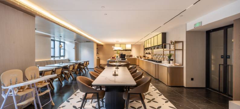 贵阳观山湖悦然广场亚朵酒店图片