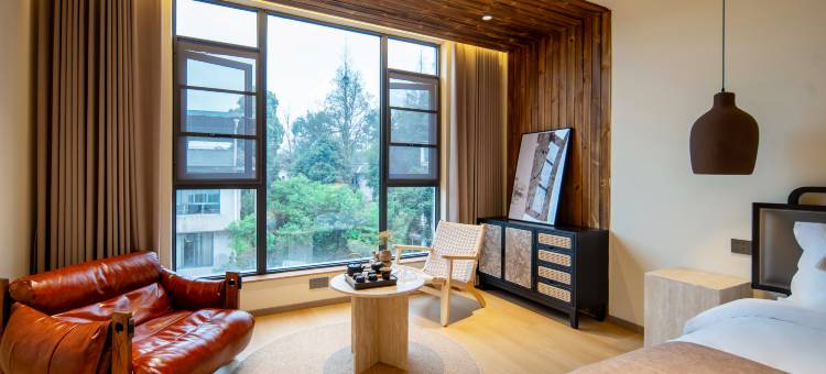 云此间私汤民宿(峨眉山报国寺景区店)图片