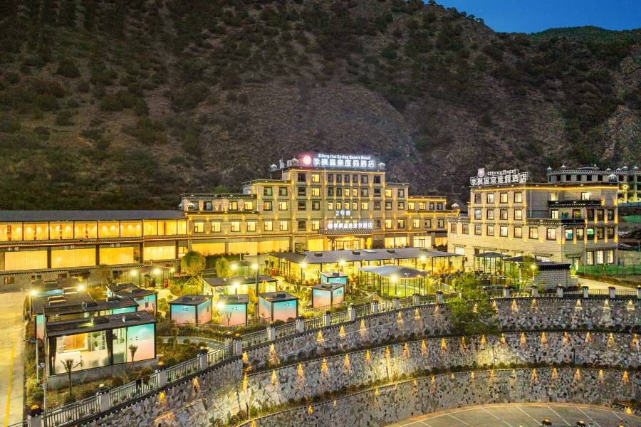 稻城季楓温泉度假酒店