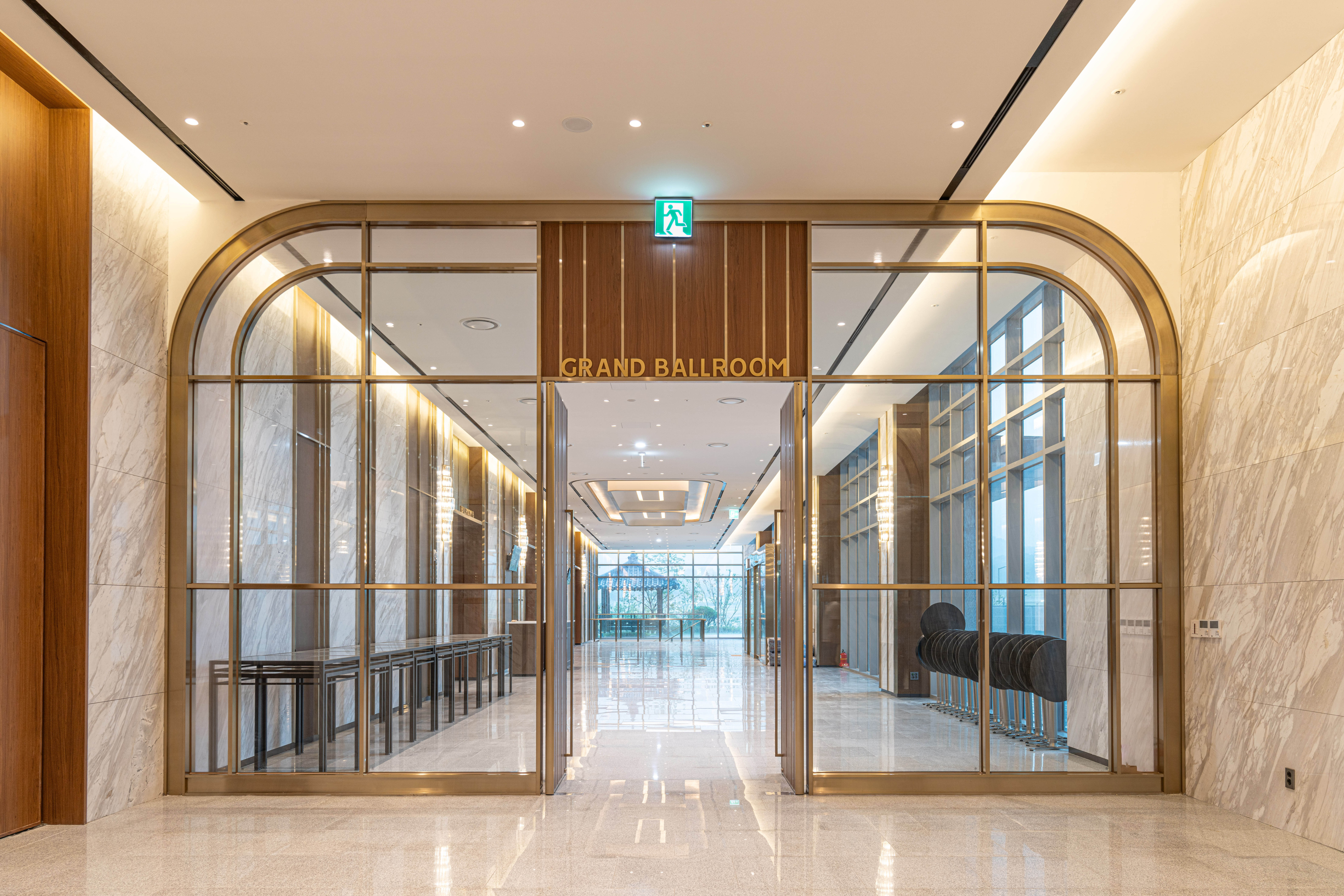 STANFORD HOTEL Over view