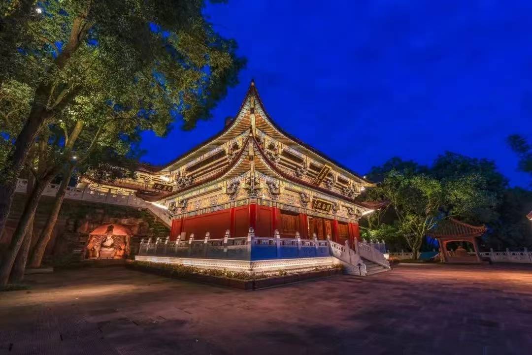 云上四季尚品民宿(乐山上中顺商业街店)图片