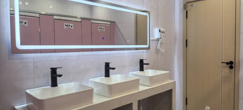 猴子灯青年旅舍(青岛台东步行街店)图片