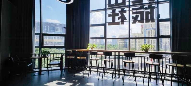 见山旅社(成都东站西广场店)图片