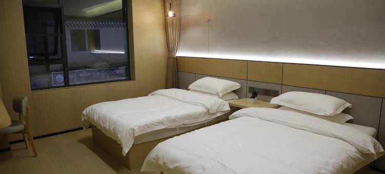 红原雪域聚鑫酒店图片