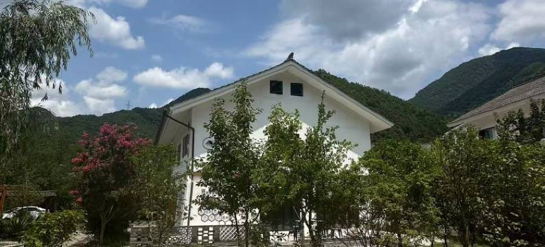 山坡上陌野山居民宿图片