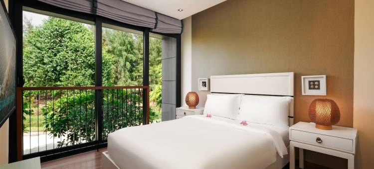 拉古纳公园旁的陵姑(Laguna Parkside Lang Co)图片