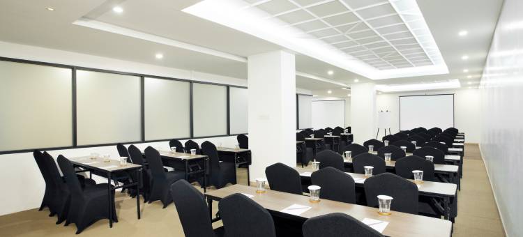 福克斯轻酒店 奇卡朗(Fox Lite Hotel Cikarang)图片