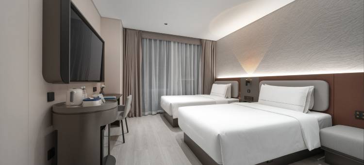 重庆解放碑小什字地铁站轻居酒店图片