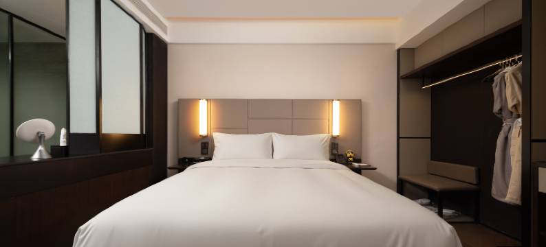 丽呈龙章酒店(医大一院地铁站店)图片