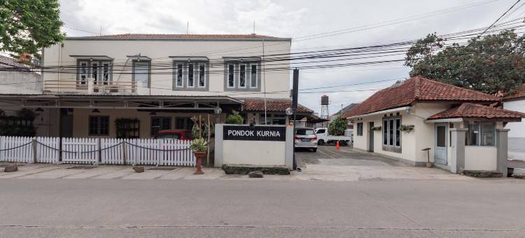万隆市布瓦巴图红多兹@彭多克库尔尼亚酒店(RedDoorz @ Hotel pondok Kurnia near Buah Batu Bandung)图片