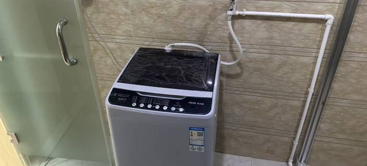 金谷一号青年公寓(八卦一路美食街园岭地铁站店)图片
