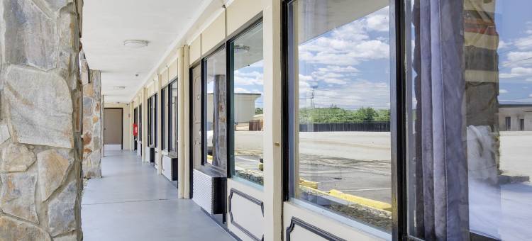丹维尔弗吉尼亚的河滨旅馆和套房(Riverside Inn and Suites Danville Virginia)图片