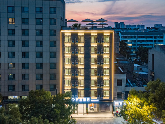 楚星酒店(仙桃宏达路客运站店)