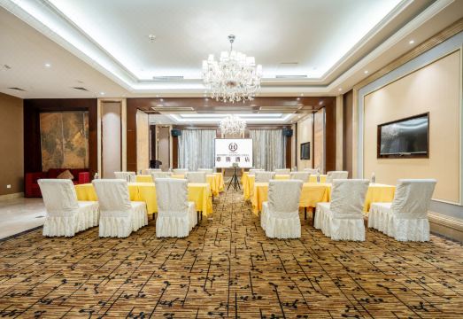 Hampton Hotel Hotel Overview