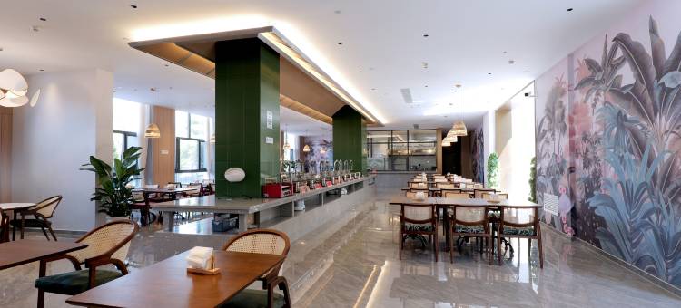 芒市圣水湖畔大酒店(勐焕大金塔店)图片