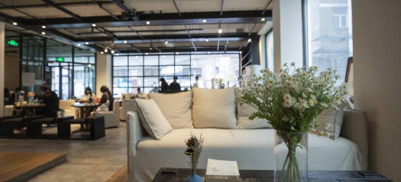 停泊青年旅舍(新兴街地铁站店)图片