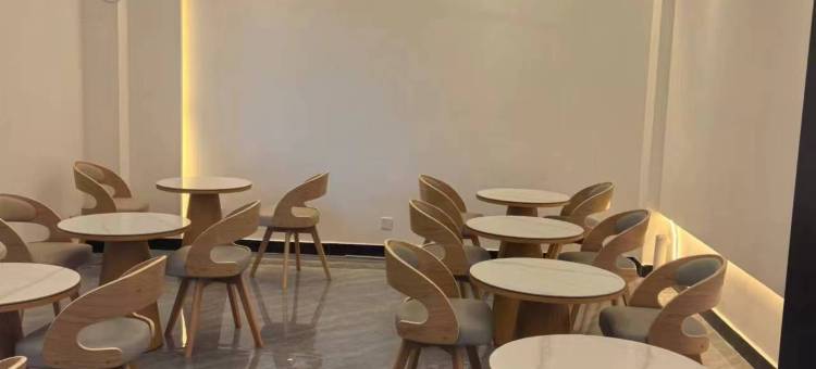 三亚听海观山智能美宿(凤凰机场店)图片