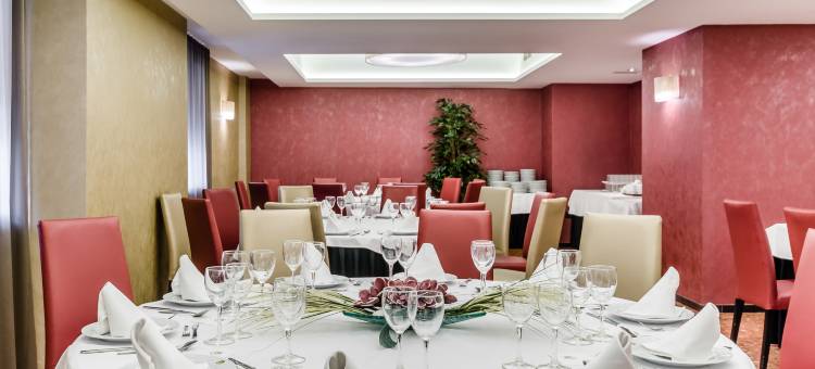 克里斯蒂娜女王酒店(Hotel Reina Cristina)图片