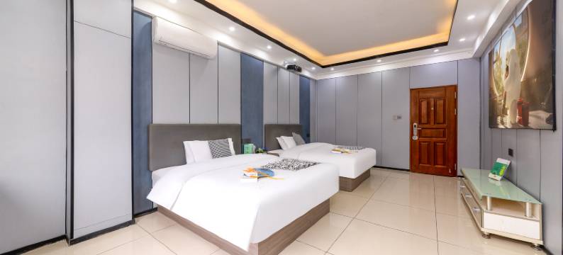 骏龙电影酒店(海口友谊南海城滨濂夜市店)图片