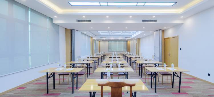 艺龙万国酒店(青岛胶东国际机场店)图片