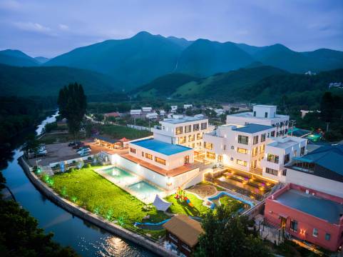 云景芳茴·YUNJINGFH·民宿(吉姆冒险世界店)