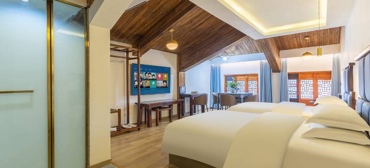 天高云淡大酒店(威宁县政府草海站店)图片