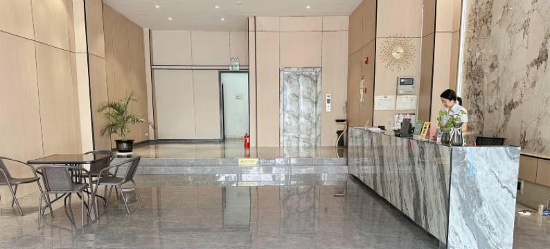 三亚海蓝湾度假酒店(海月广场外贸路美食街店)图片