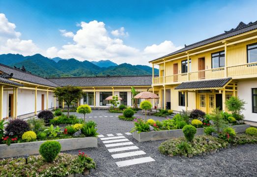 张家界溪畔民宿（天门山索道店）外景图