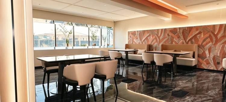黑山轻居果实酒店图片