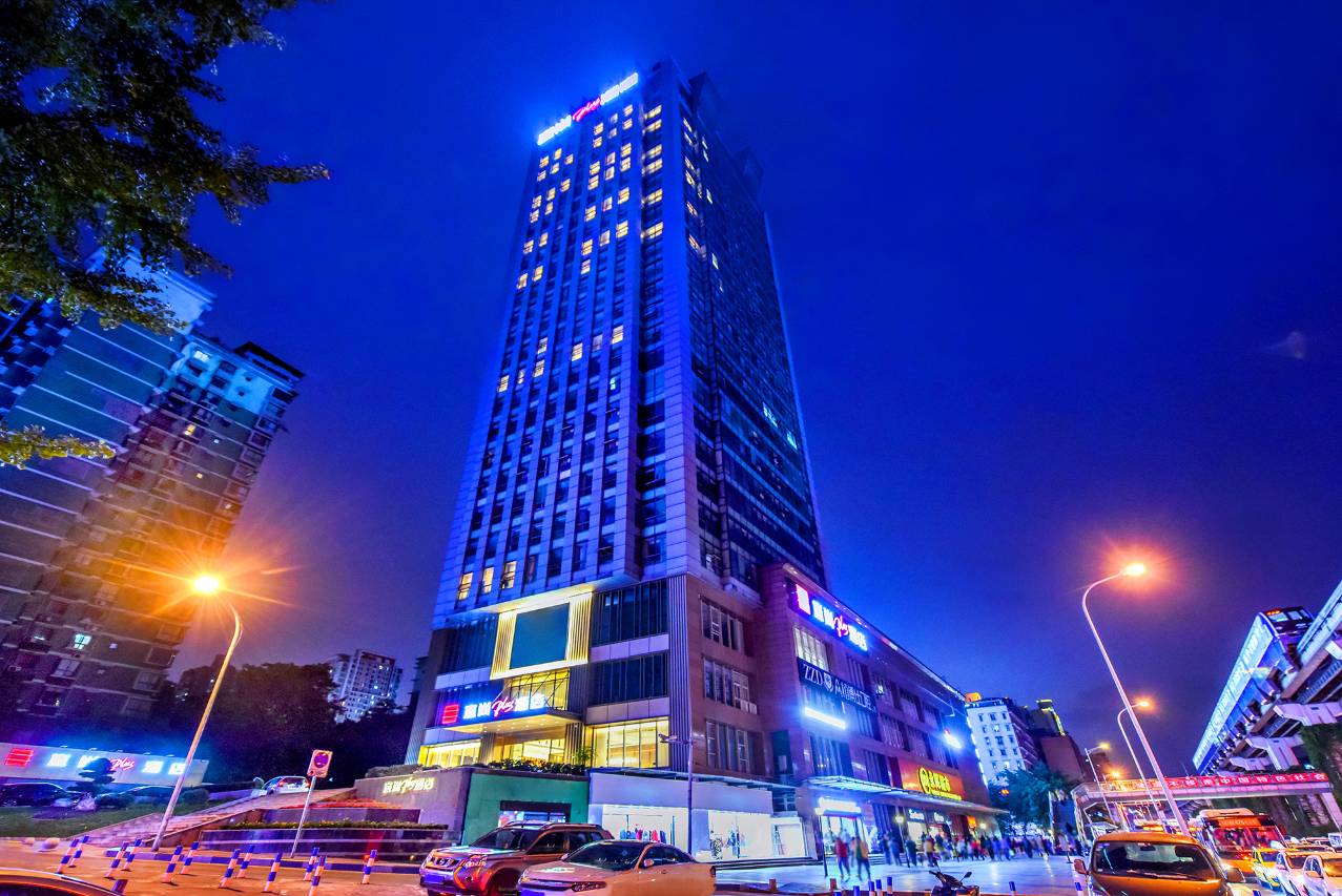 宜尚PLUS酒店(重庆南岸区工商大学轻轨站店)图片