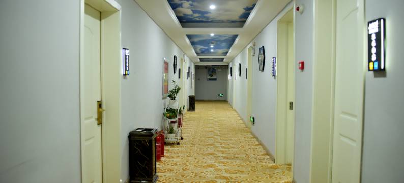 猫王电竞酒店(尉氏自由路店)图片