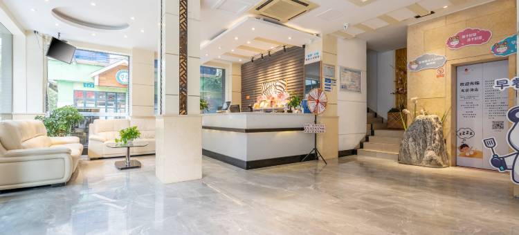 友佳轻居酒店(彭州高铁站龙兴寺店)图片