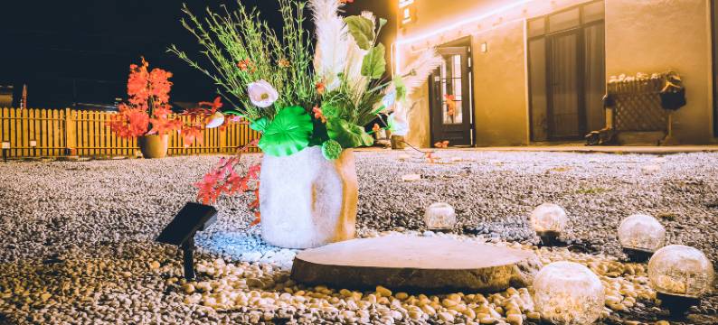 冷噶措行山迹野奢民宿图片