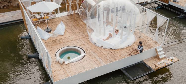 三泡泡屋(The Three Bubble Houses)图片