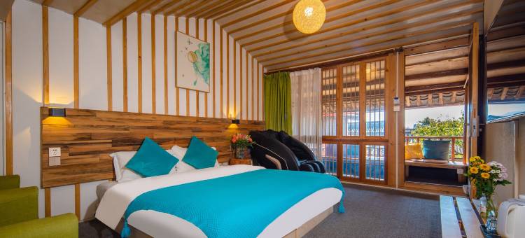 久栖·丽江秋桐下庭院图片