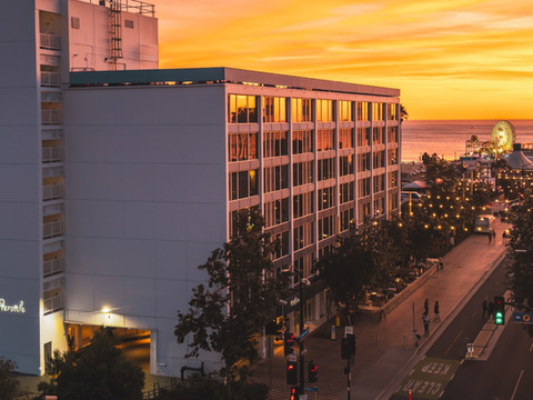 圣莫妮卡码头酒店