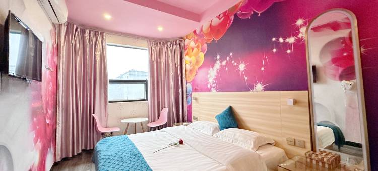 南宁途中主题酒店(广西大学东门店)图片