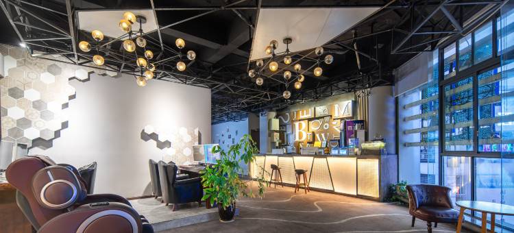 大世界主题酒店(泸州水井沟步行街报恩塔店)图片