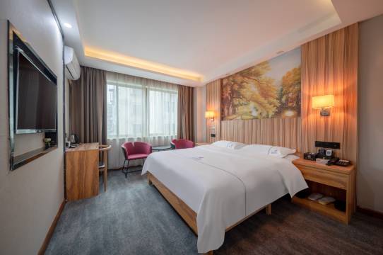 岸秋·章江假日酒店(赣州江南宋城步步高新天地店)