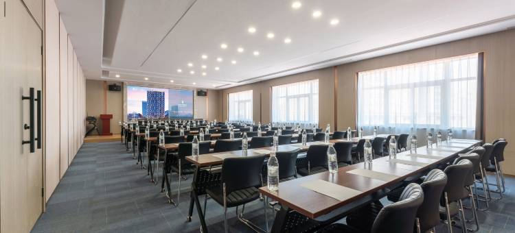 艺龙万国酒店(济南趵突泉大明湖景区店)图片