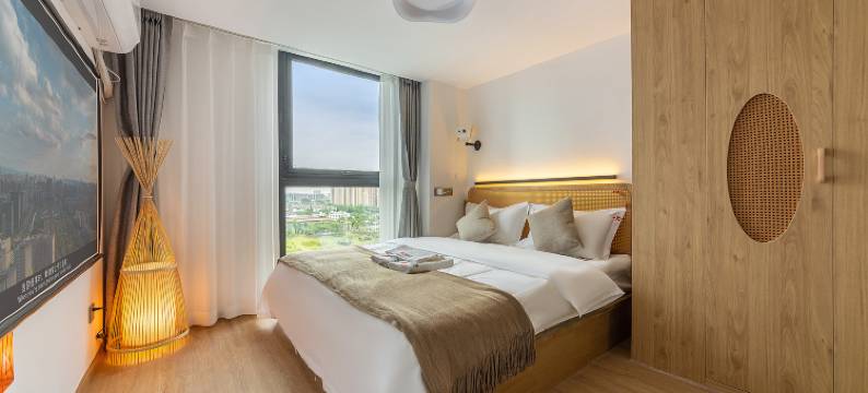 栖牛轻奢投影民宿(泊里中心店)图片