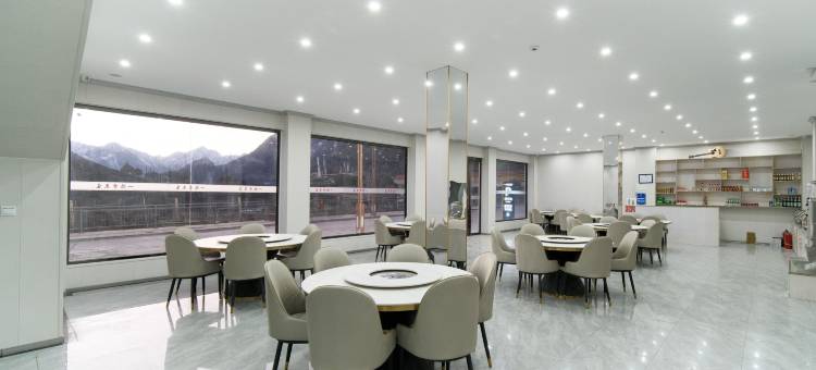 柏宜富氧酒店(然乌湖店)图片