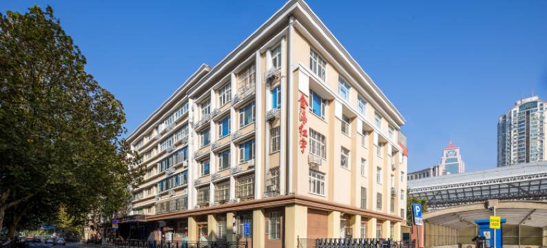 青岛金海红宇宾馆(栈桥青岛站地铁站店)图片
