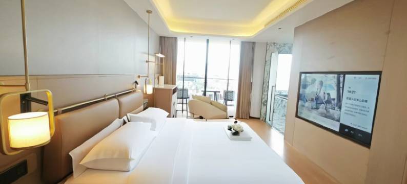 弥勒半山见湖温泉民宿(湖泉生态园店)图片