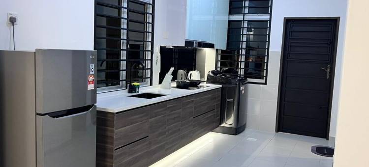 Senai 14pax The Joyous Home Pooltable Airport JPO图片