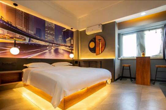 云栖轻住民宿(青山万达店)