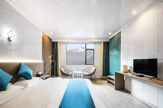 四姑娘山雪山情民宿图片