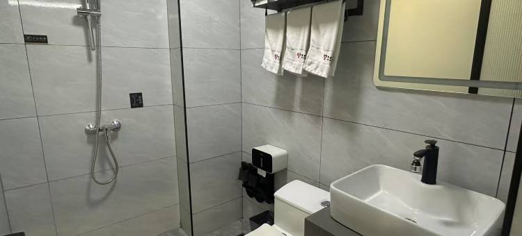 隆安维曼大酒店(华侨管理区店)图片